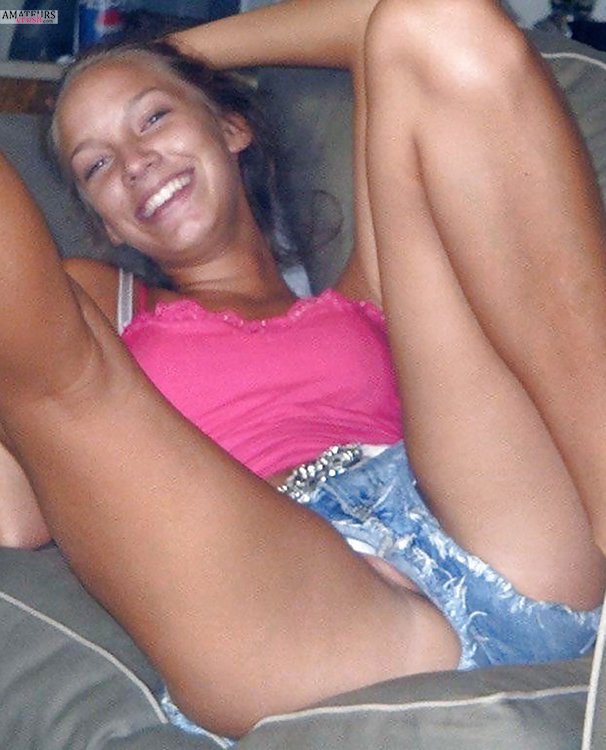 Accidental loose shorts pussy candid sexy girls photos
